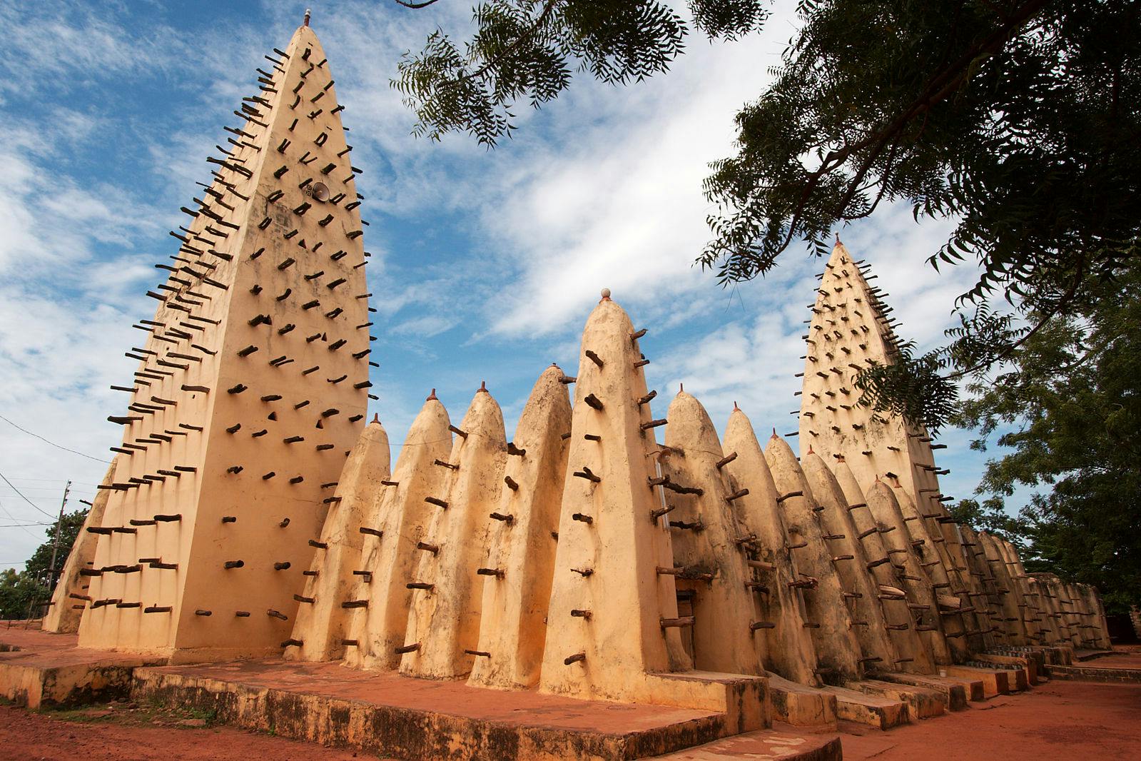 Figure 5. The Grand Mosque of Bobo-Dioulasso, Bobo-Dioulasso, Burkina Faso, (Courtesy qiv), 
