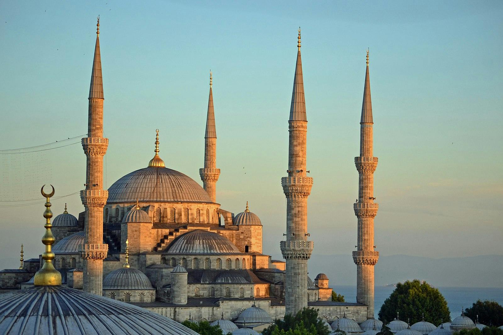 Figure 8. Blue Mosque (Sultan Ahmed Mosque), Istanbul, Turkey, (Courtesy Nseranno), Wikimedia Commons