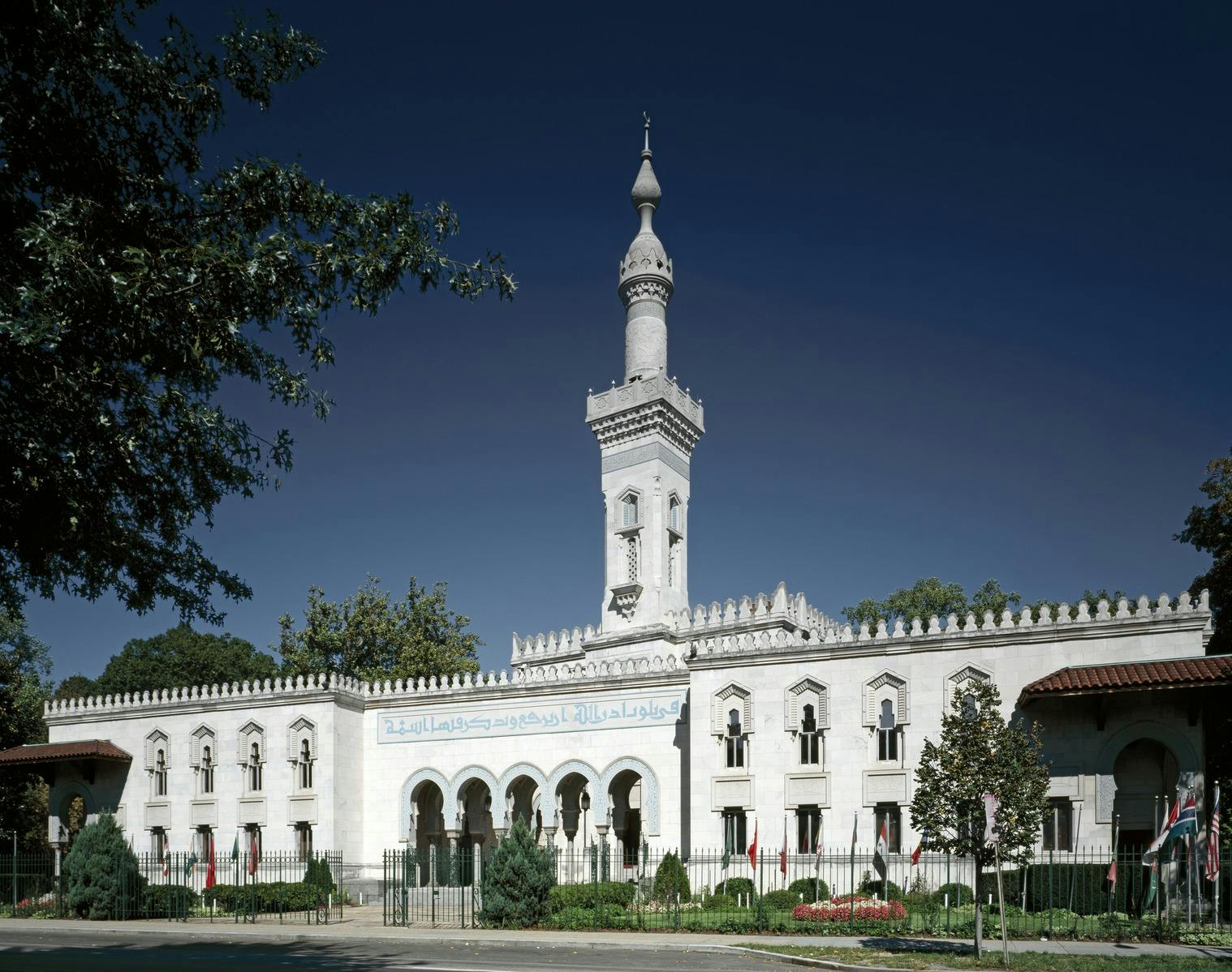 Figure 9. Islamic Center of Washington DC, Washington DC, (Courtesy Carol M. Highsmith [public domain], via Wikimedia Commons)